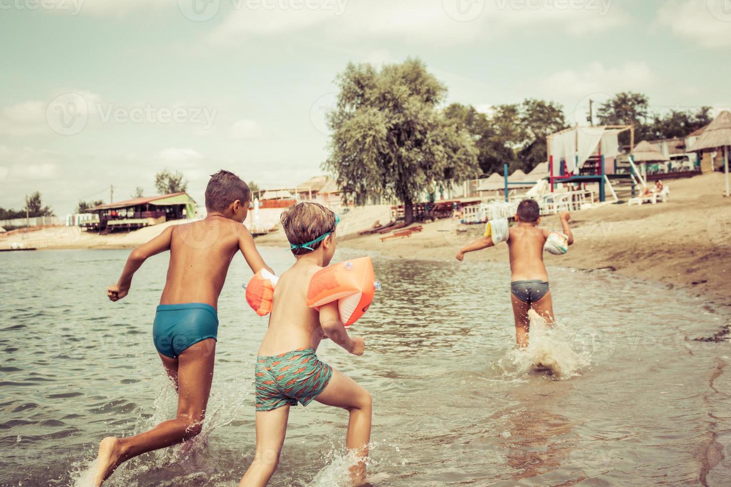 zorgeloos kinderen en zomer. foto