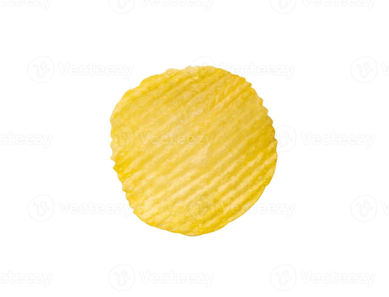 Aardappelchips geïsoleerd op witte achtergrond foto