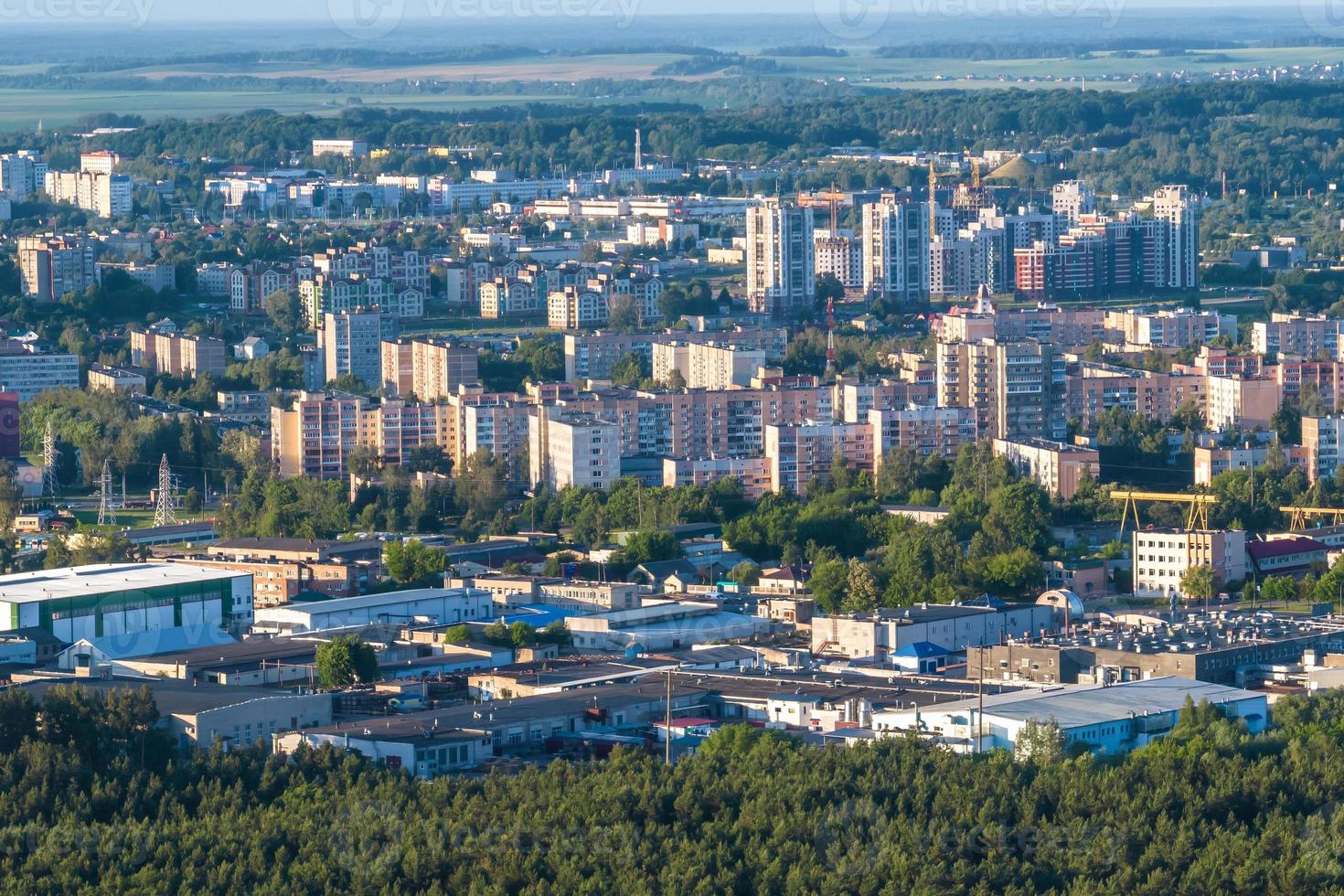 ariel panoramisch uitzicht over stad en wolkenkrabbers foto