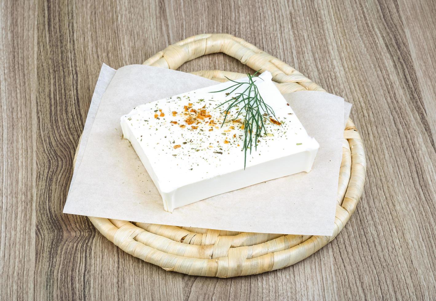 feta kaas op hout foto