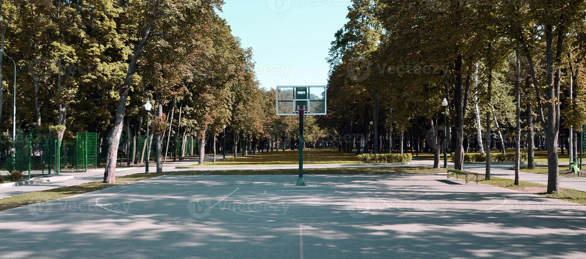 leeg straat basketbal rechtbank. voor concepten zo net zo sport- en oefening, en gezond levensstijl foto