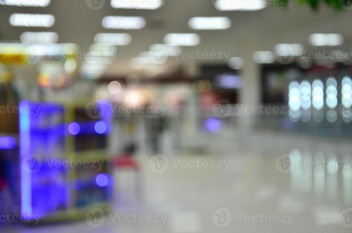 wazig beeld van boodschappen doen winkelcentrum interieur foto