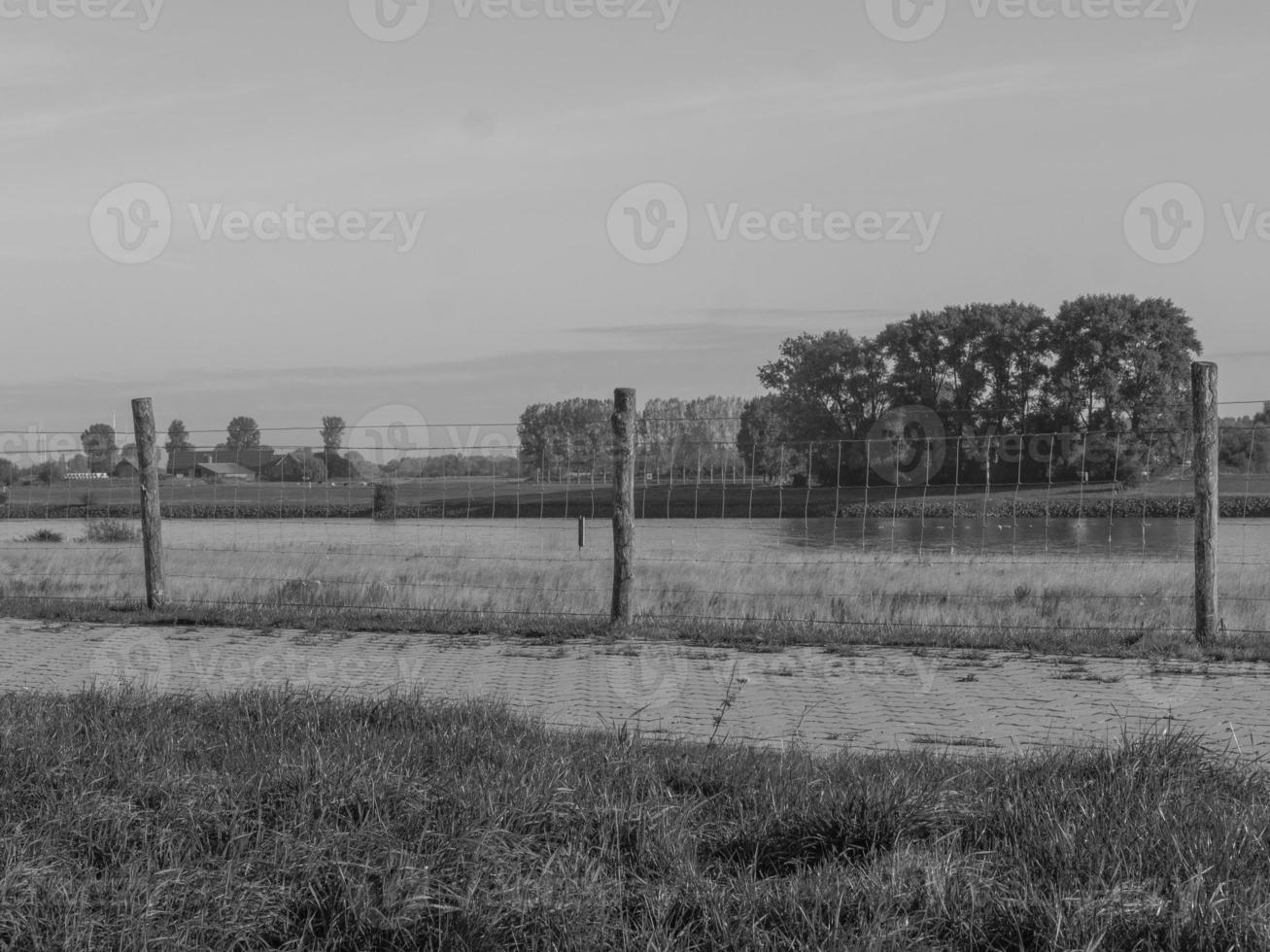 gegroet Bij de Rijn rivier- in Duitsland foto