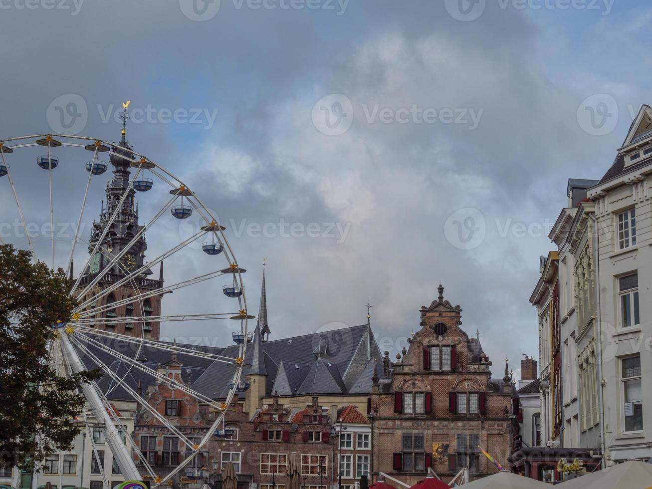 de stad van nijmegen Bij de rivier- waal in de Nederland foto