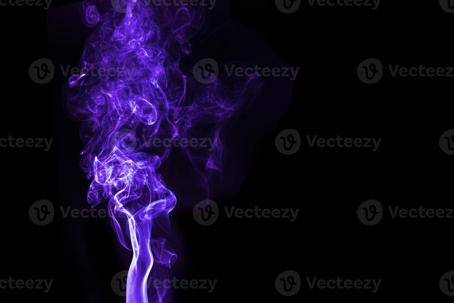 donker achtergrond, wazig Purper nevel, abstract backdrop foto