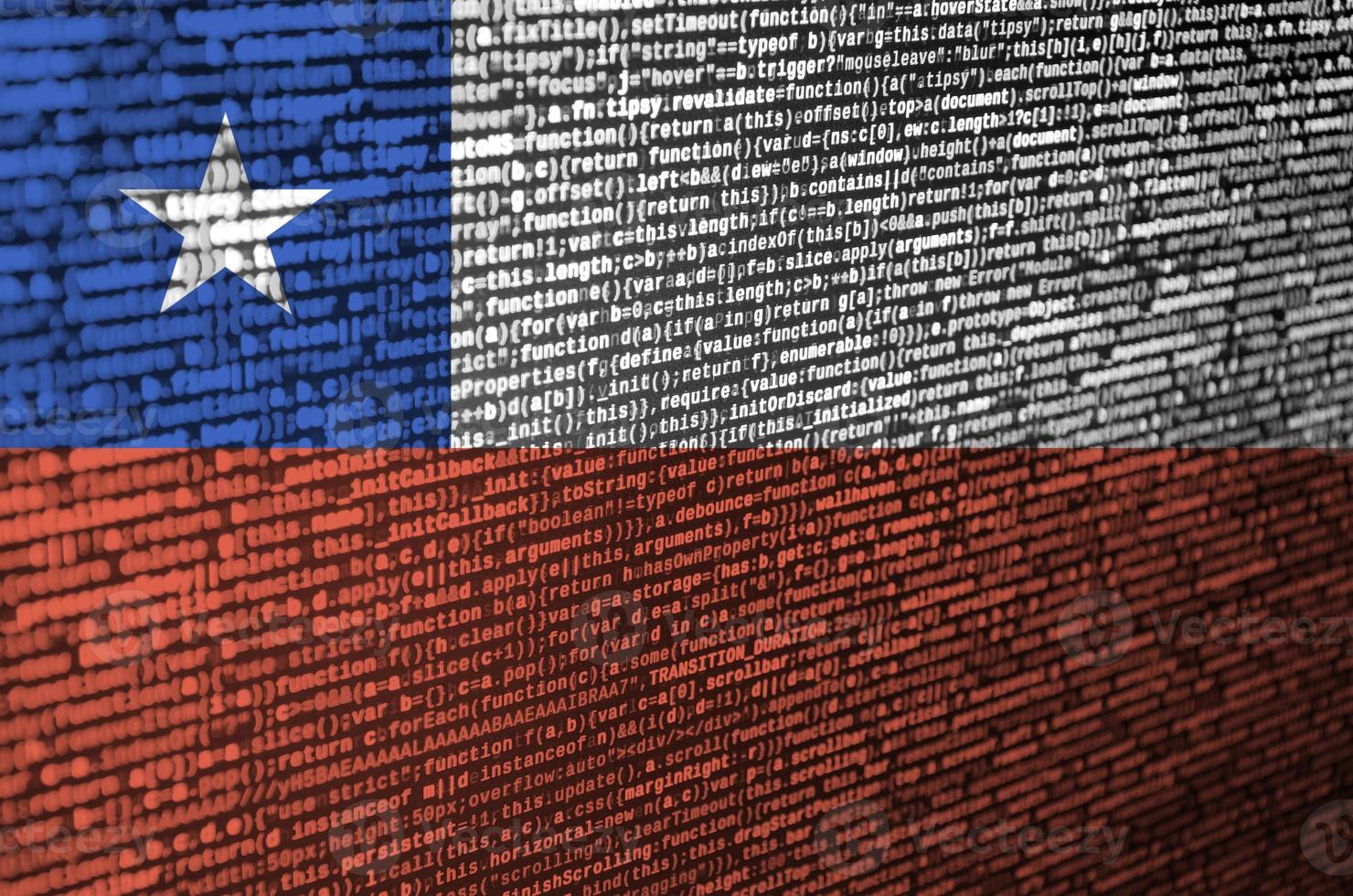 Chili vlag is afgebeeld Aan de scherm met de programma code. de concept van modern technologie en plaats ontwikkeling foto