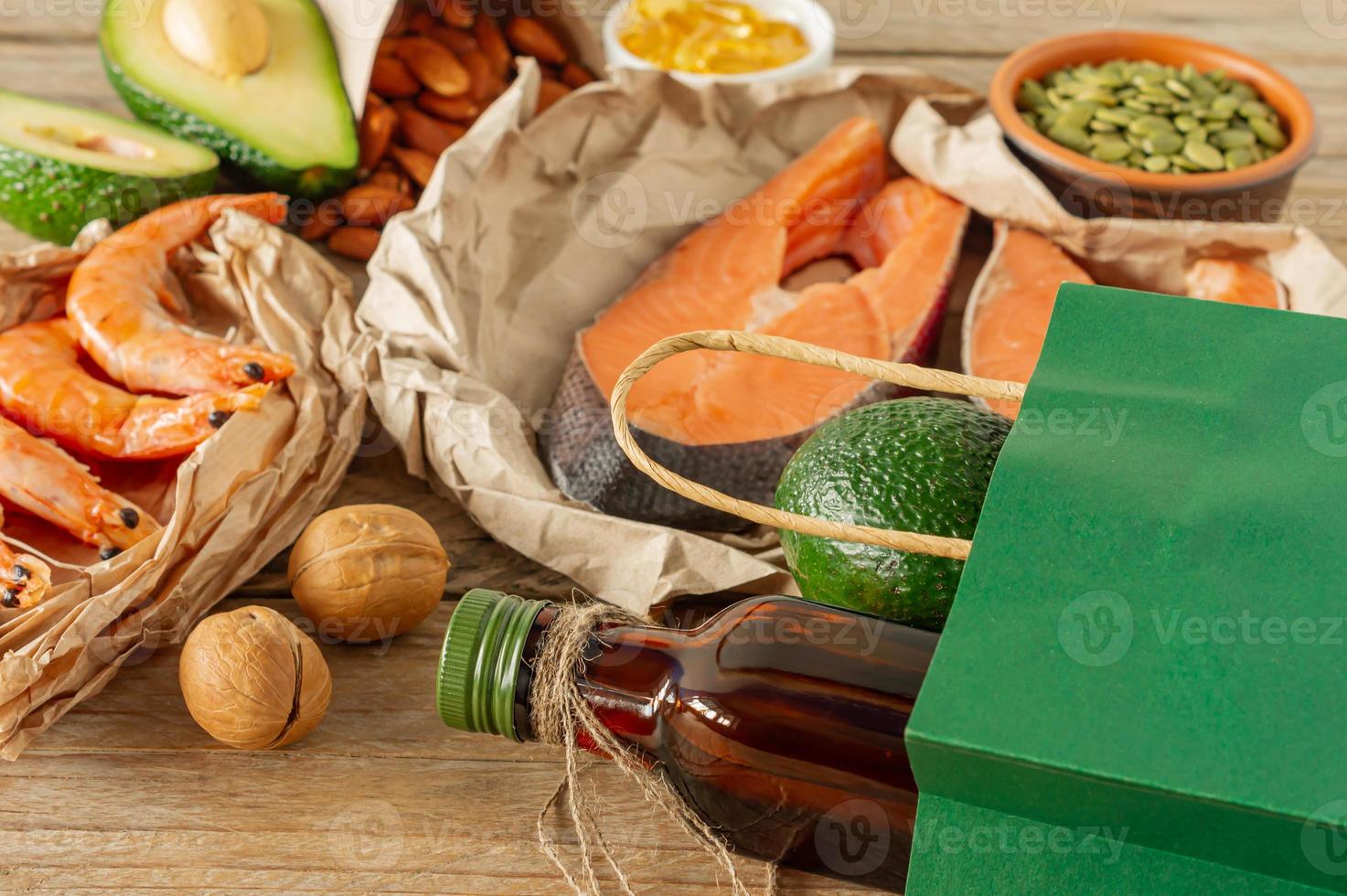 gezond aan het eten concept. natuurlijk bronnen van omega 3 zuren. groenten, zeevruchten, noot en zaden foto