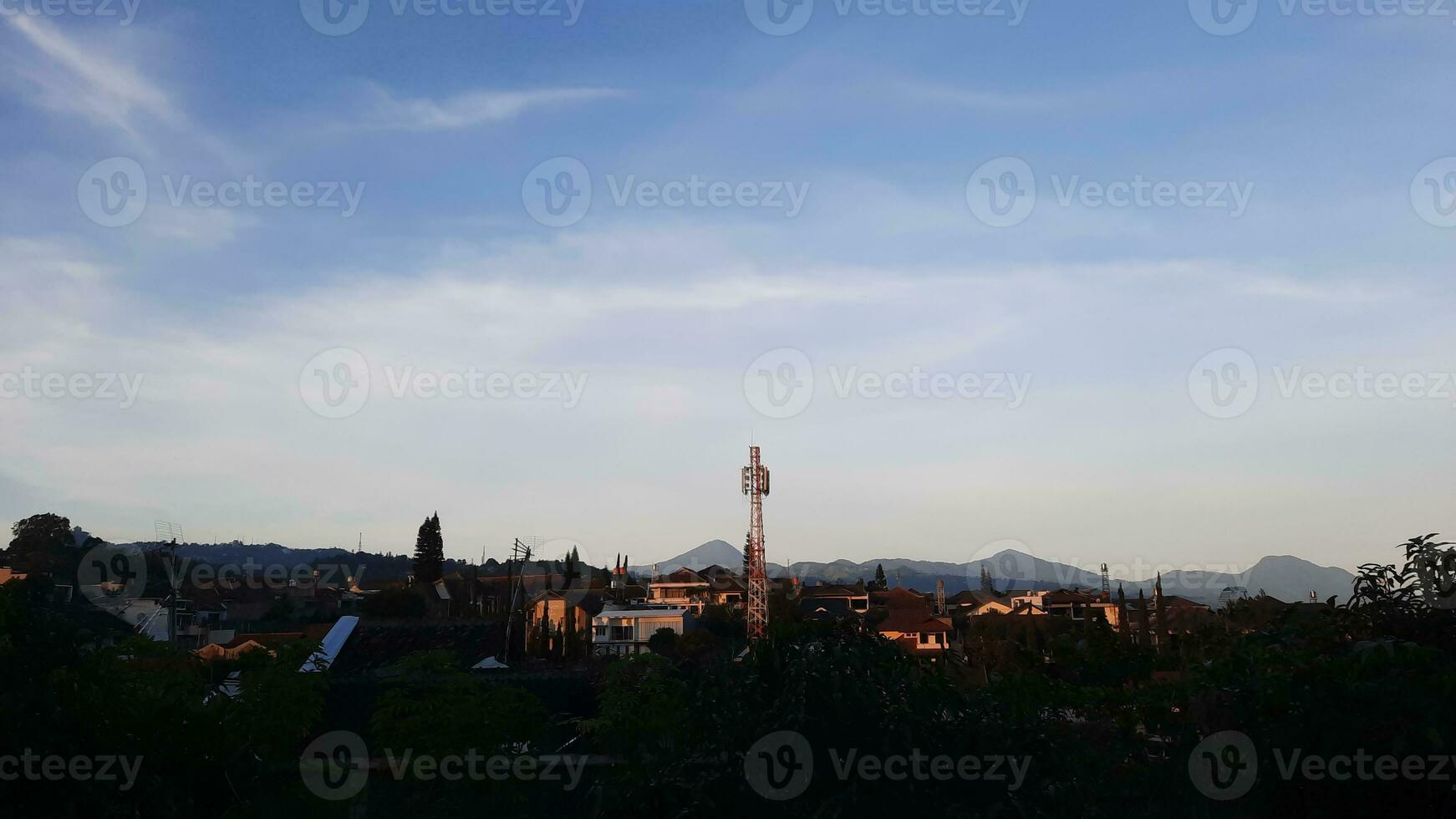 blauw lucht met wolken decoreren de Bandung lucht 02 foto