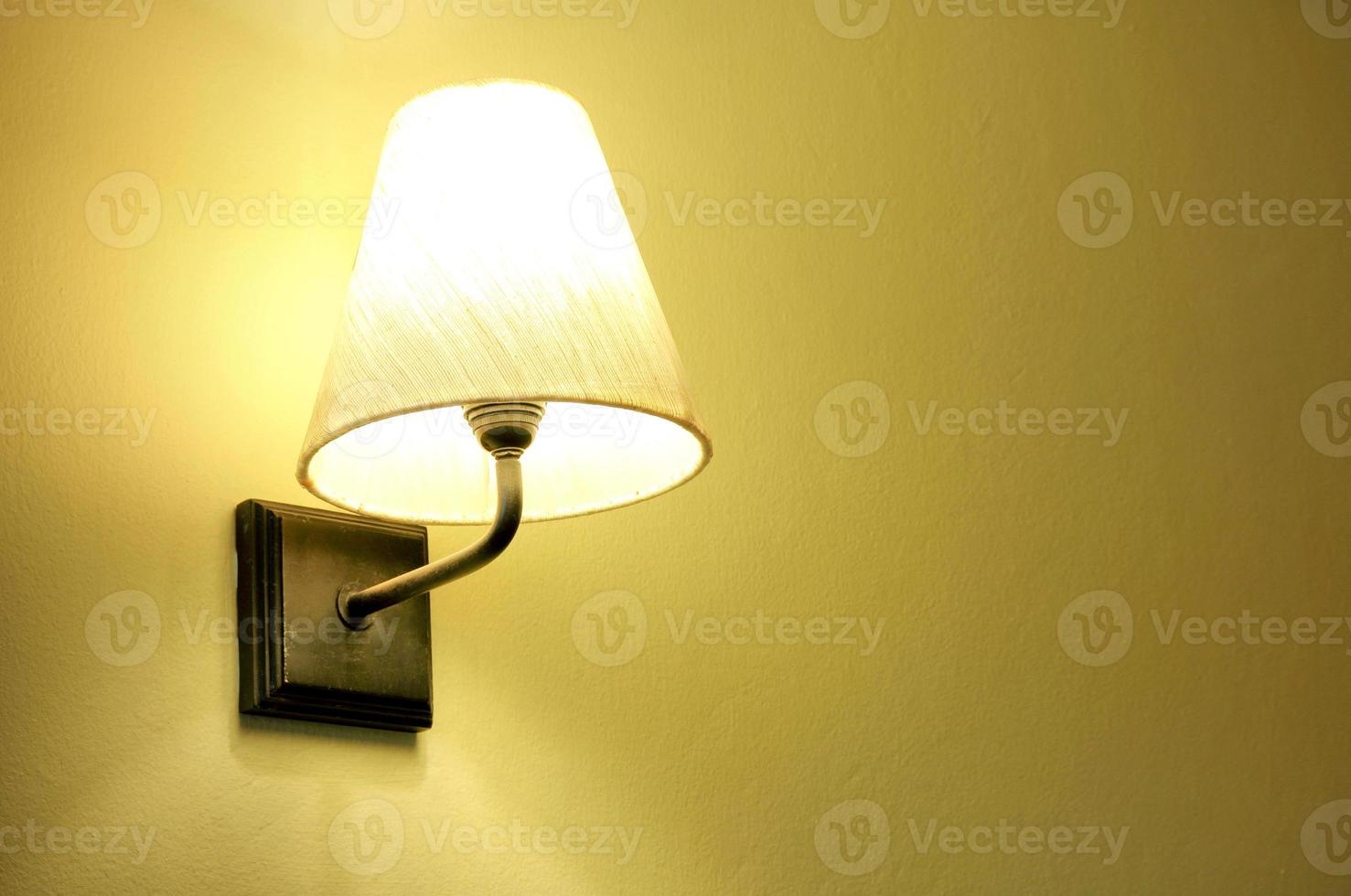 lamp aan de muur foto