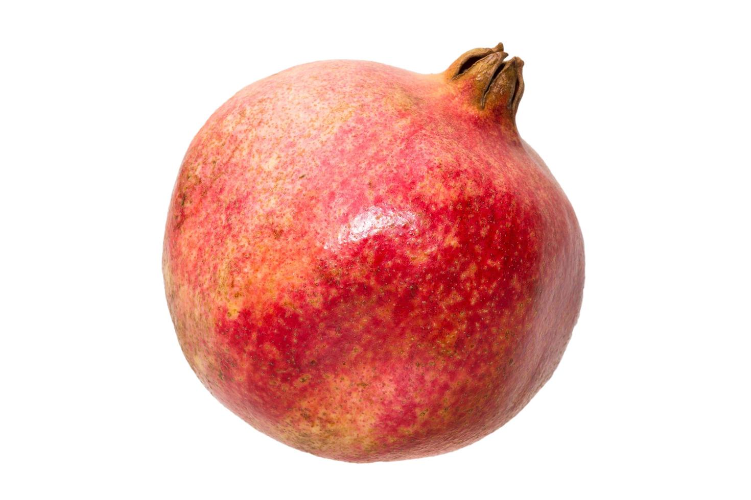 granaatappel op witte achtergrond foto