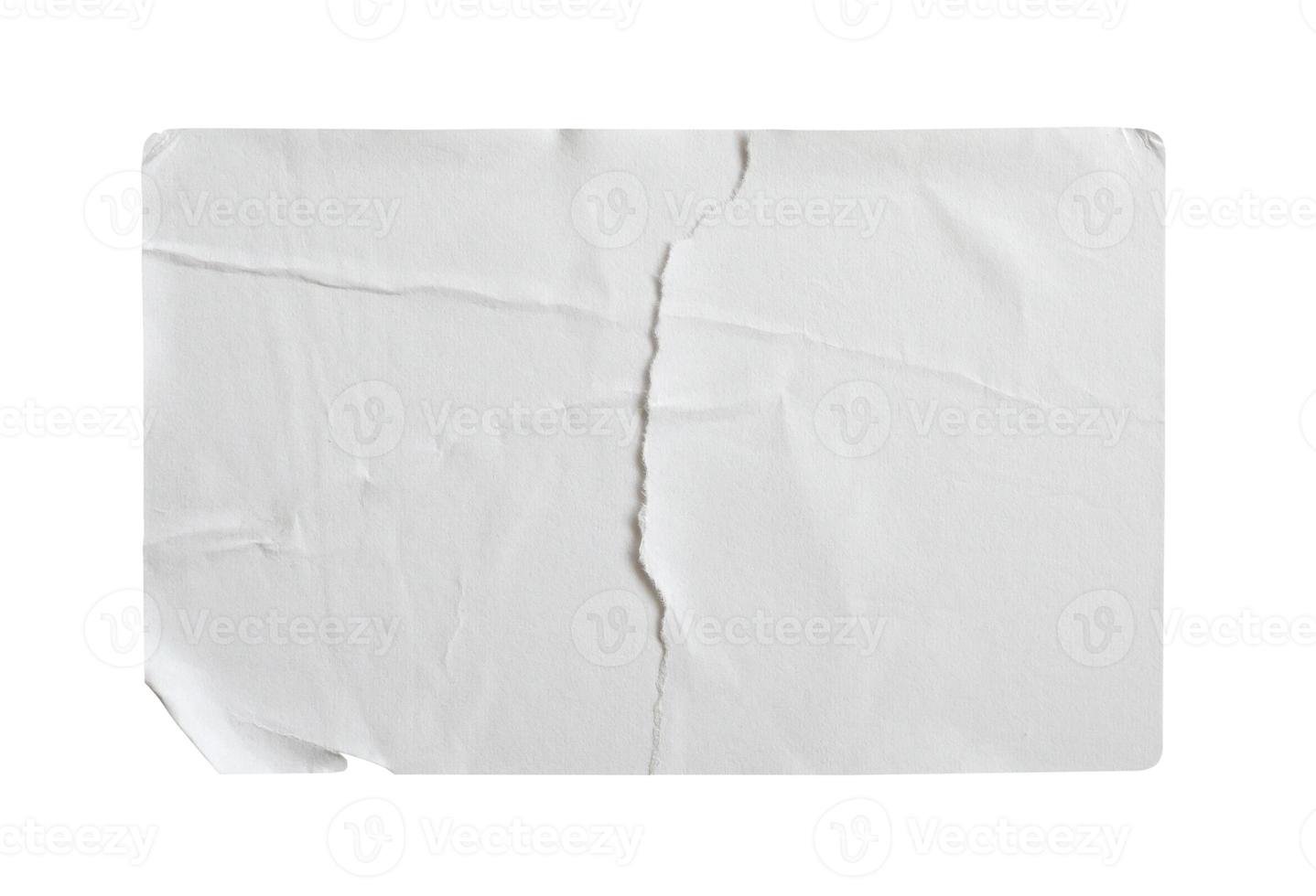 gescheurd papier sticker etiket geïsoleerd Aan wit achtergrond foto