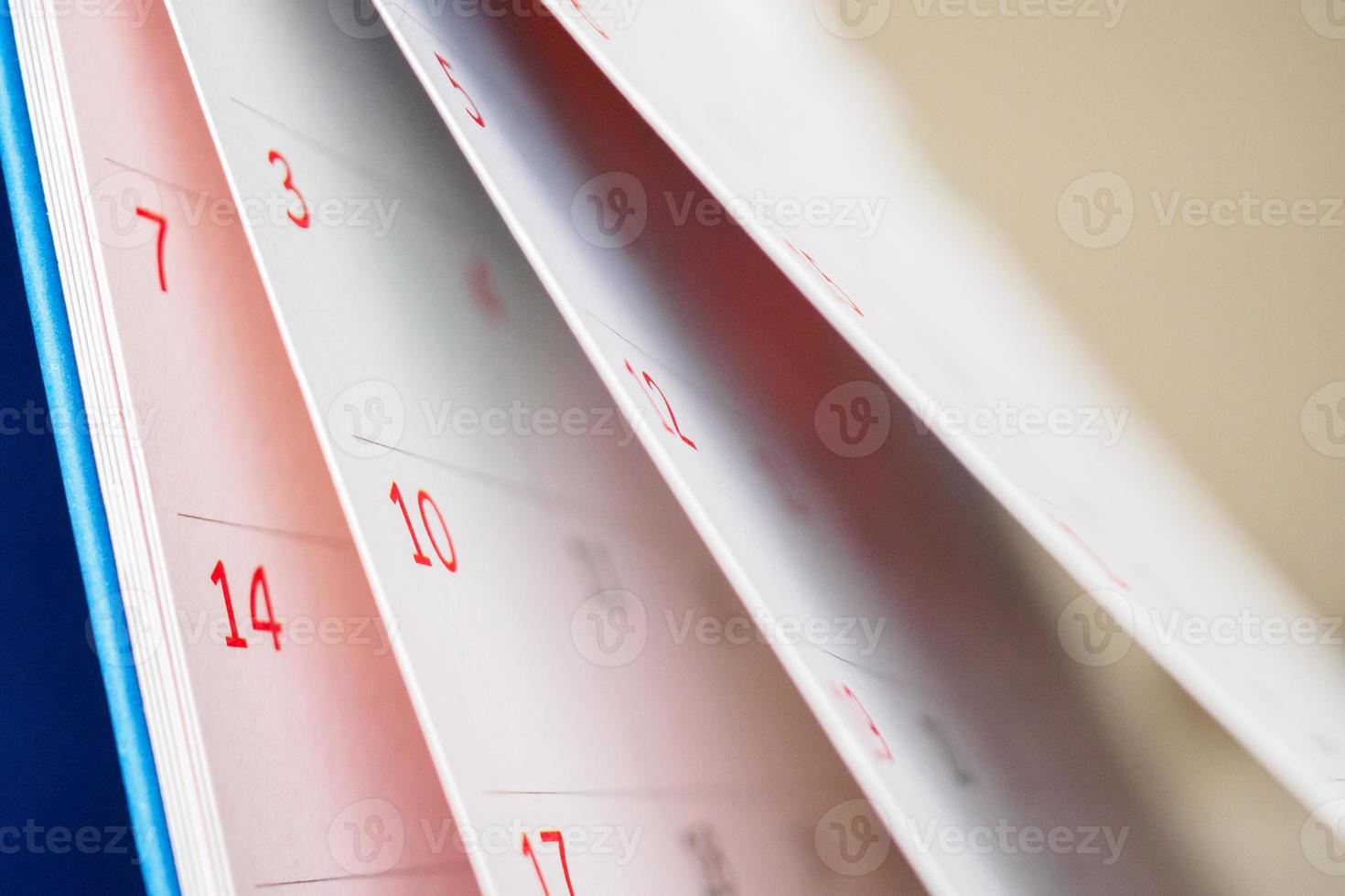 kalender bladzijde flippen vel dichtbij omhoog Aan kantoor tafel achtergrond bedrijf schema planning afspraak vergadering concept foto