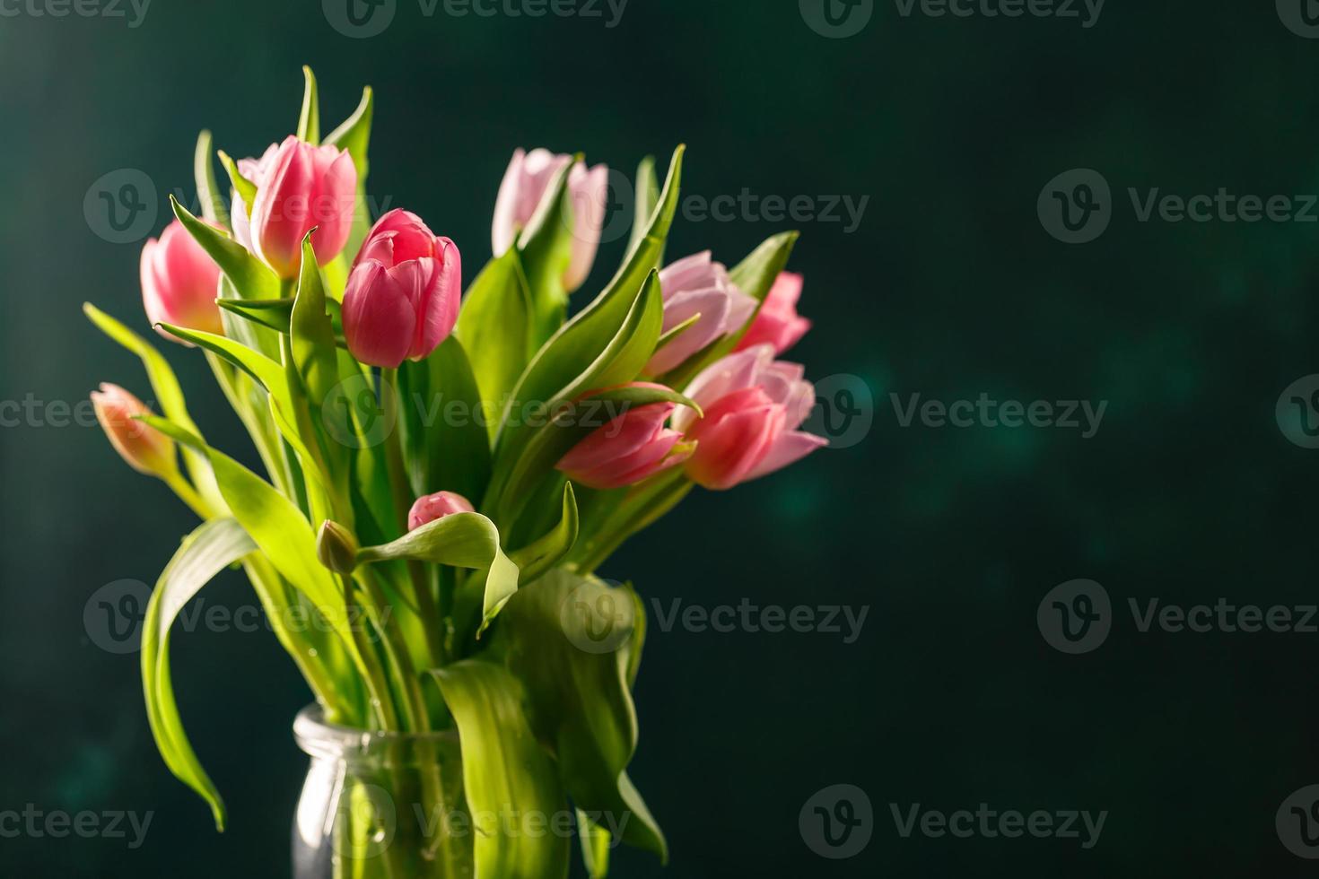 boeket van roze tulpen foto