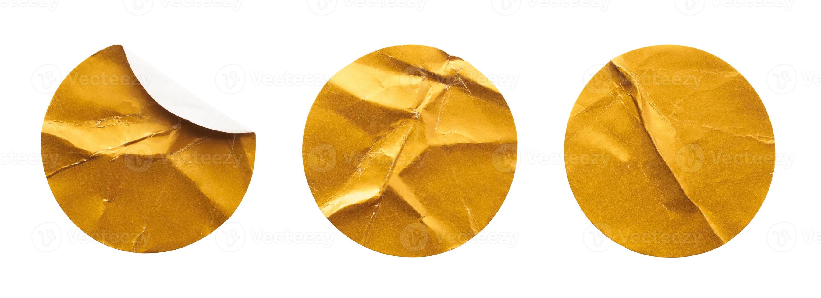 blanco gouden ronde Zelfklevend papier sticker etiket reeks geïsoleerd Aan wit achtergrond foto