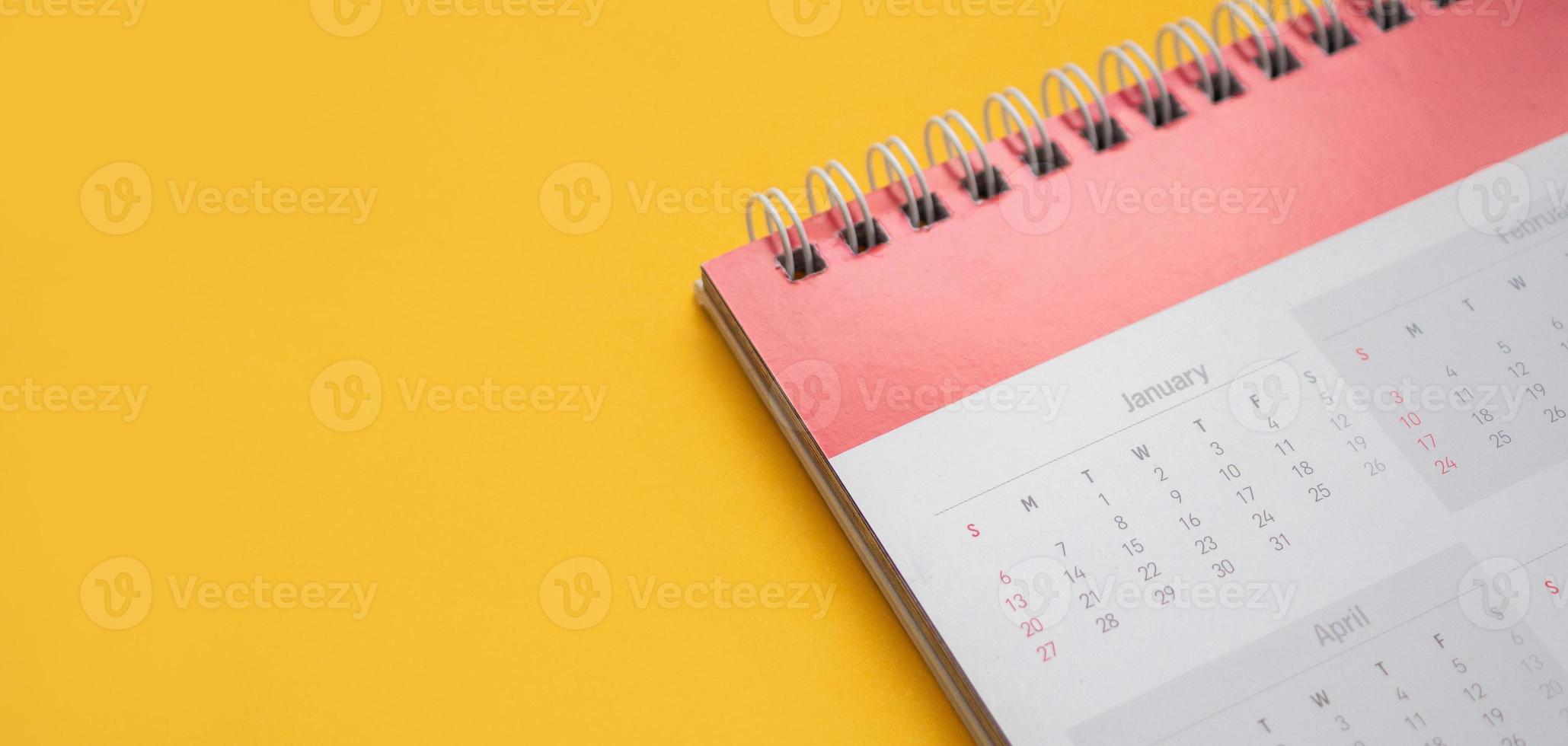 kalender bladzijde Aan geel achtergrond bedrijf planning afspraak vergadering concept foto