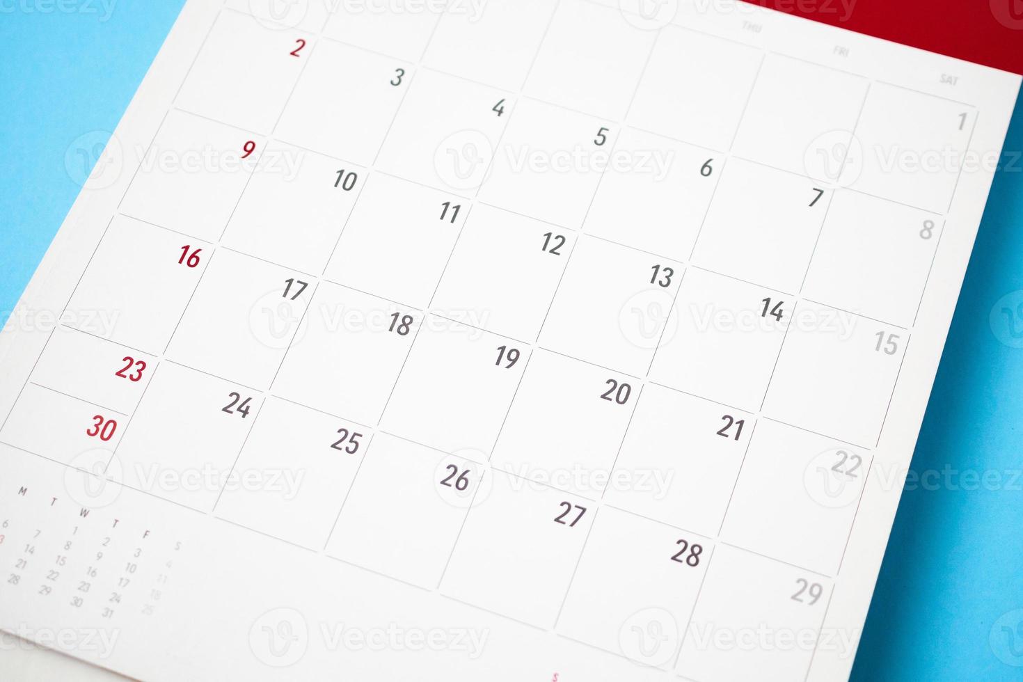 kalender bladzijde Aan blauw achtergrond bedrijf planning afspraak vergadering concept foto