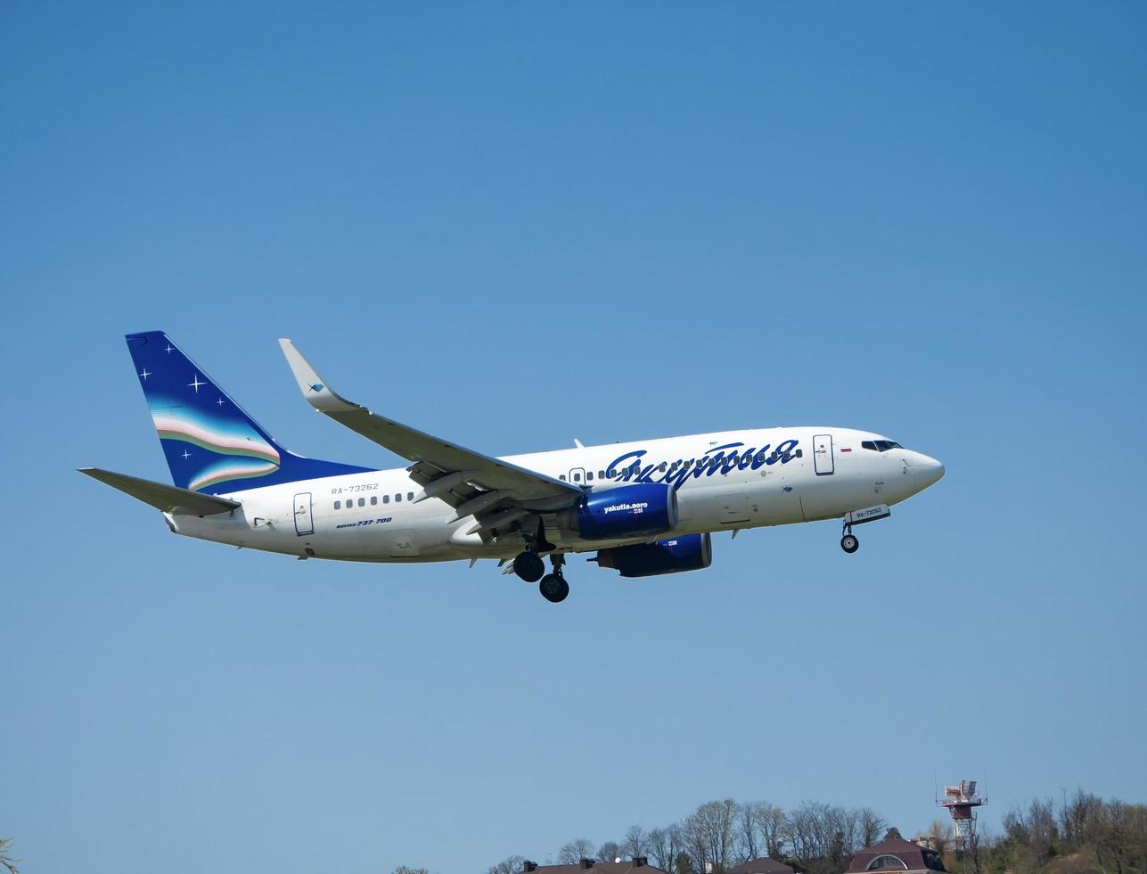 sotsji, Rusland - april 22 , 2022 yakutia luchtvaartmaatschappijen, boeing 737-700 foto