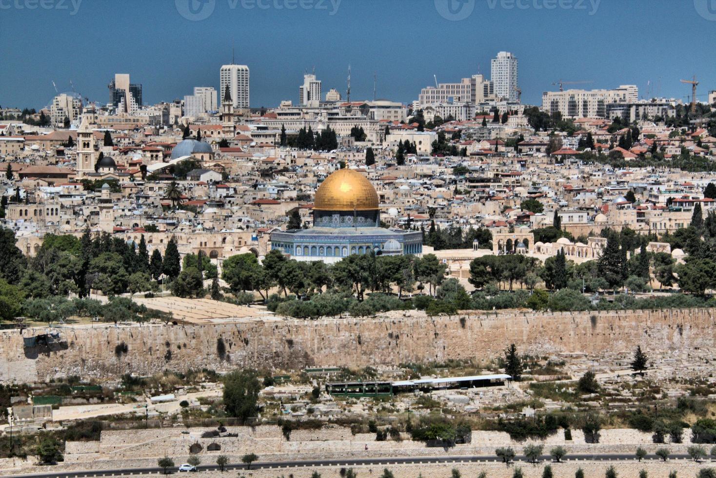 een visie van Jeruzalem van de monteren van olijven foto