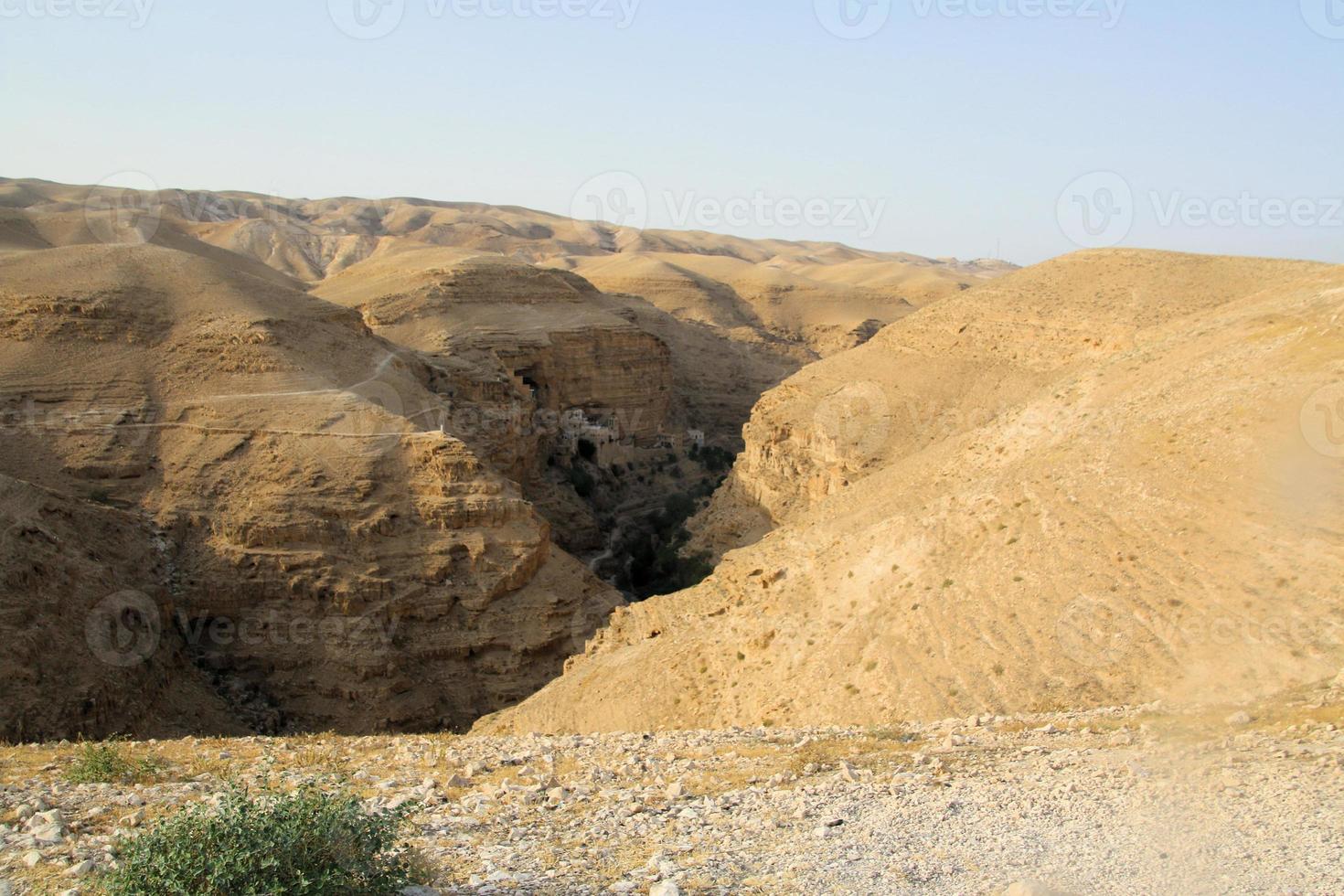 een visie van de judea woestijn in Israël foto