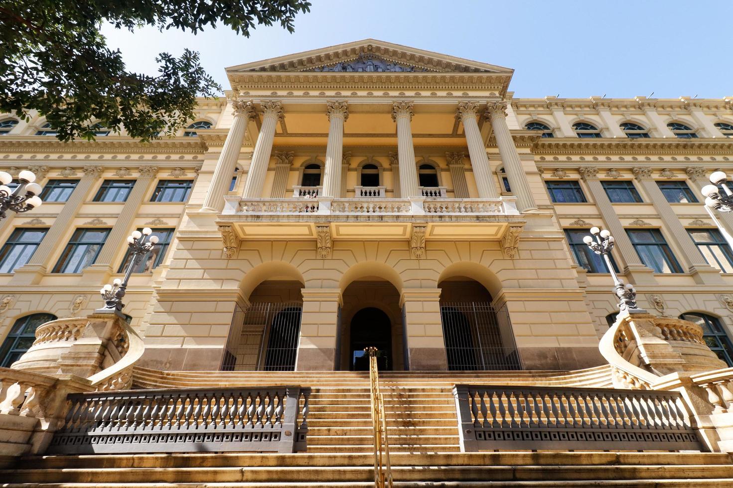 Rio de janeiro, rj, 2022 - facade van de nationaal bibliotheek van Brazilië, de grootste bibliotheek in Latijns Amerika en de 7e grootste in de wereld foto