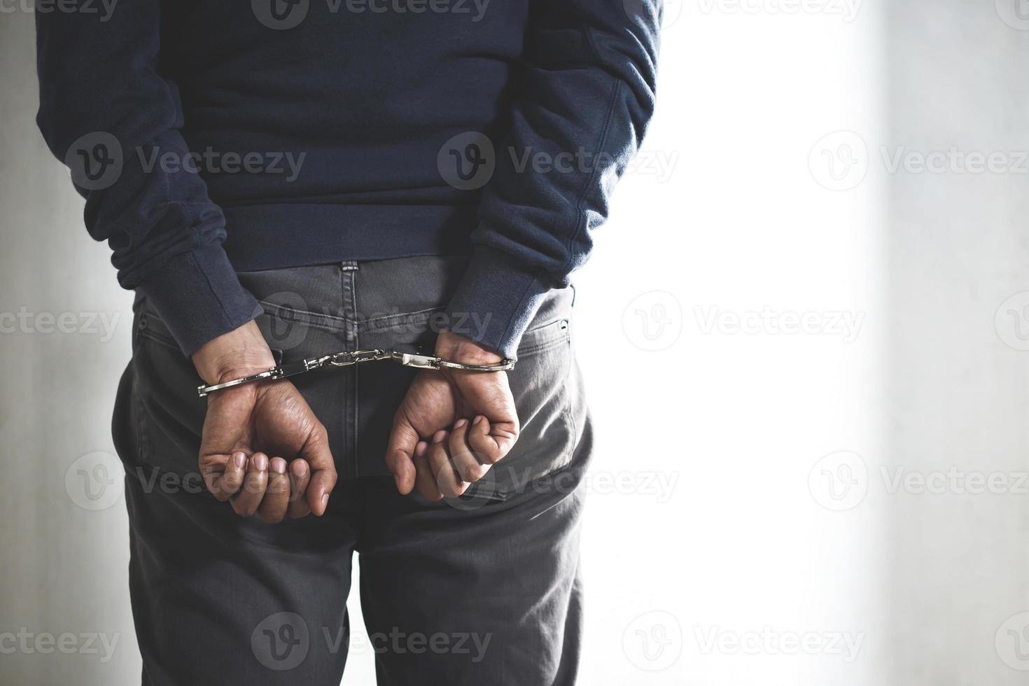 dief gevangen gezet voor drug mensenhandel foto
