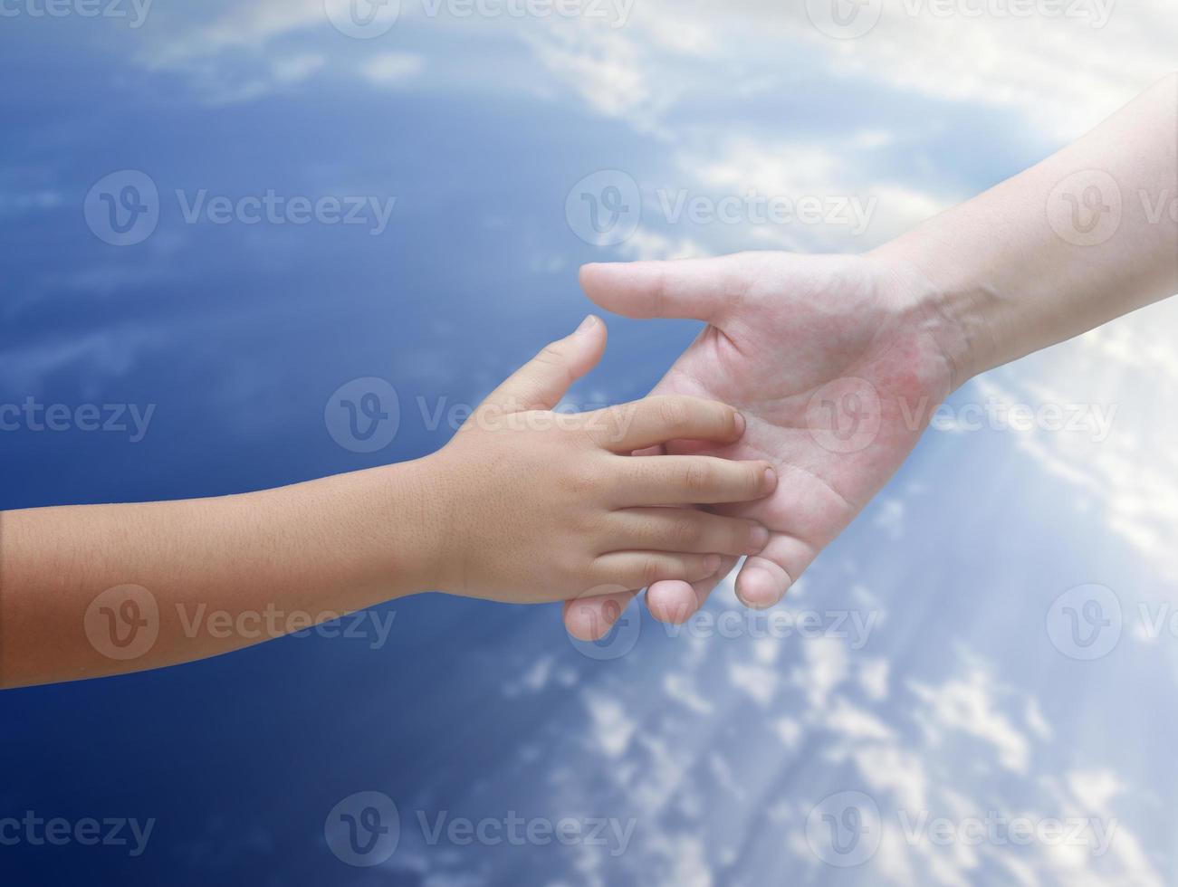 concepten handdruk verhouding helpen hand- mededogen hoop vriendschap Internationale vrede foto