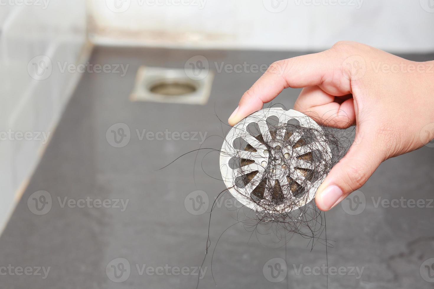 verdieping afvoer naar filter verspilling in de badkamer foto