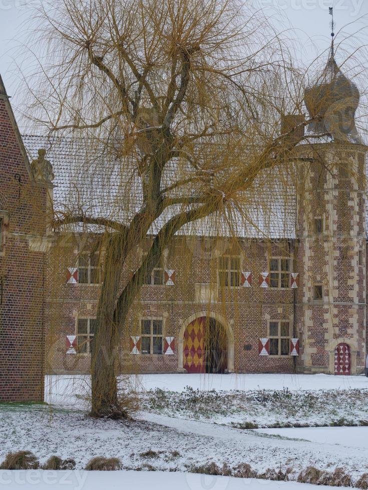 winter tijd Bij Raesfeld kasteel foto