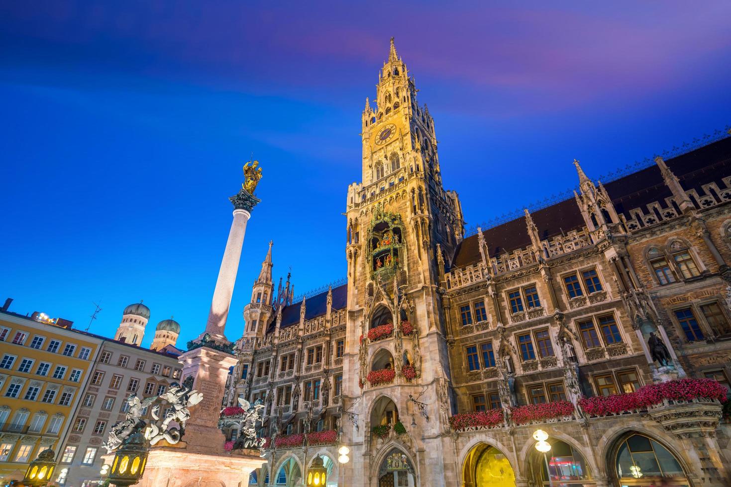 Marienplatz stadhuis foto