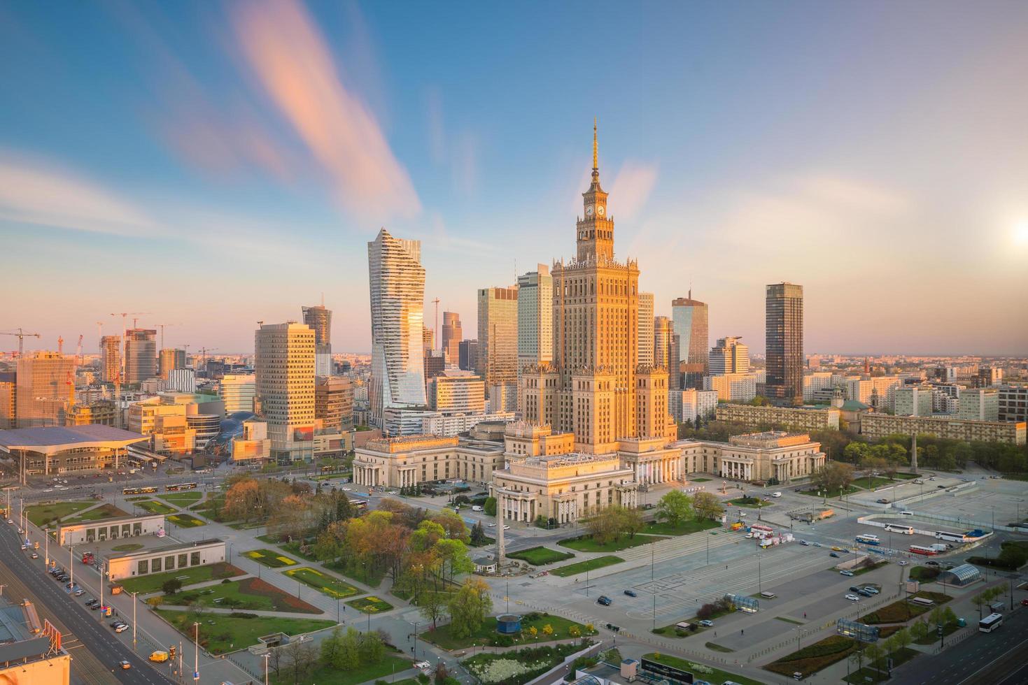 luchtfoto van de skyline van Warschau foto