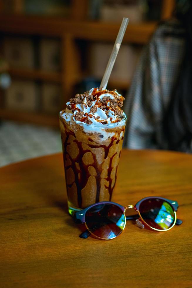 koffie met zonnebril foto