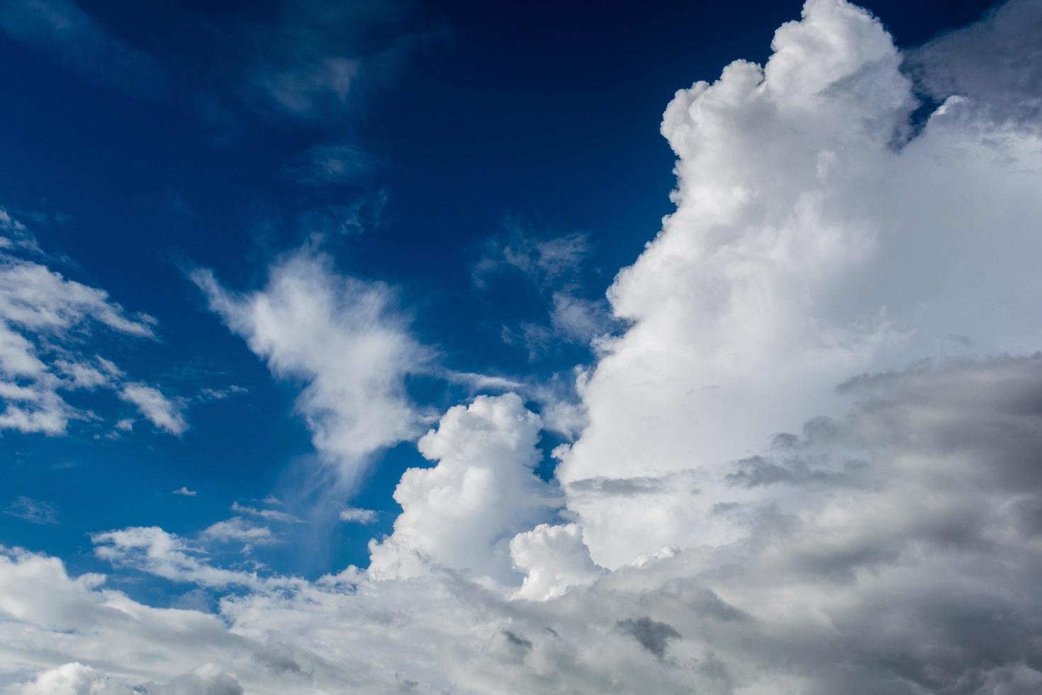 wolken in de lucht foto