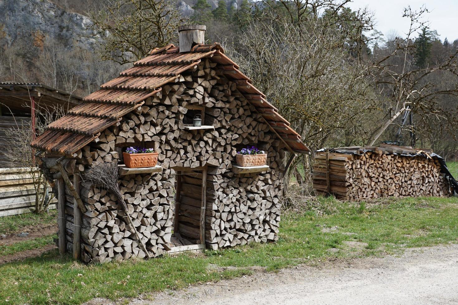 stapel gehakt hout foto