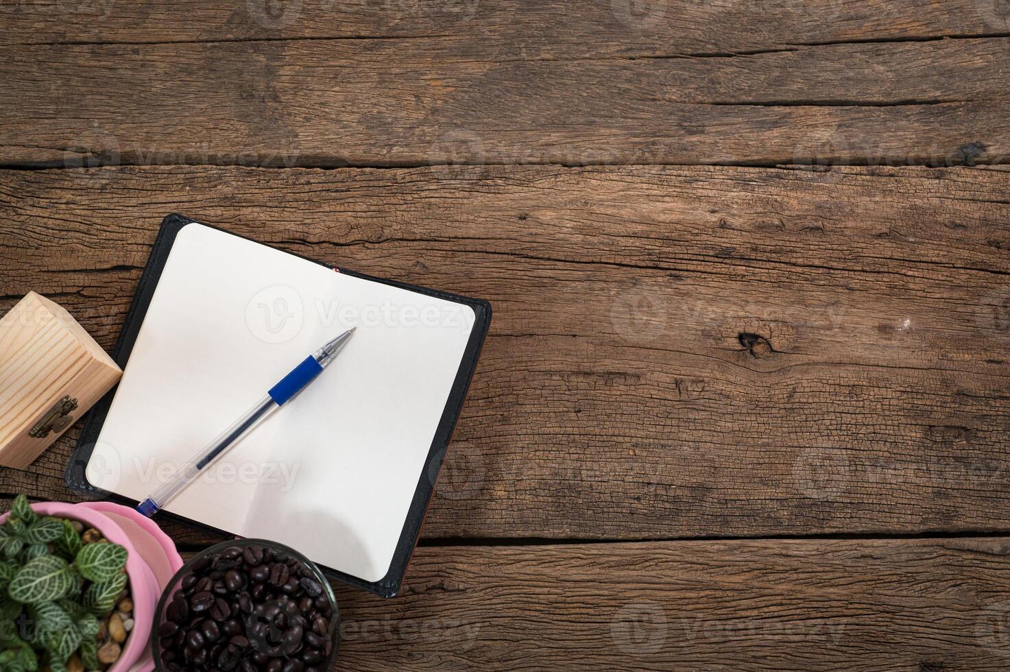 notebook op een tafel foto