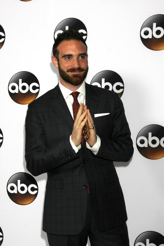 los angeles - jan 14 - Joshua sasse Bij de abc tca winter 2015 Bij een de langham Huntington hotel Aan januari 14, 2015 in pasadena, ca foto