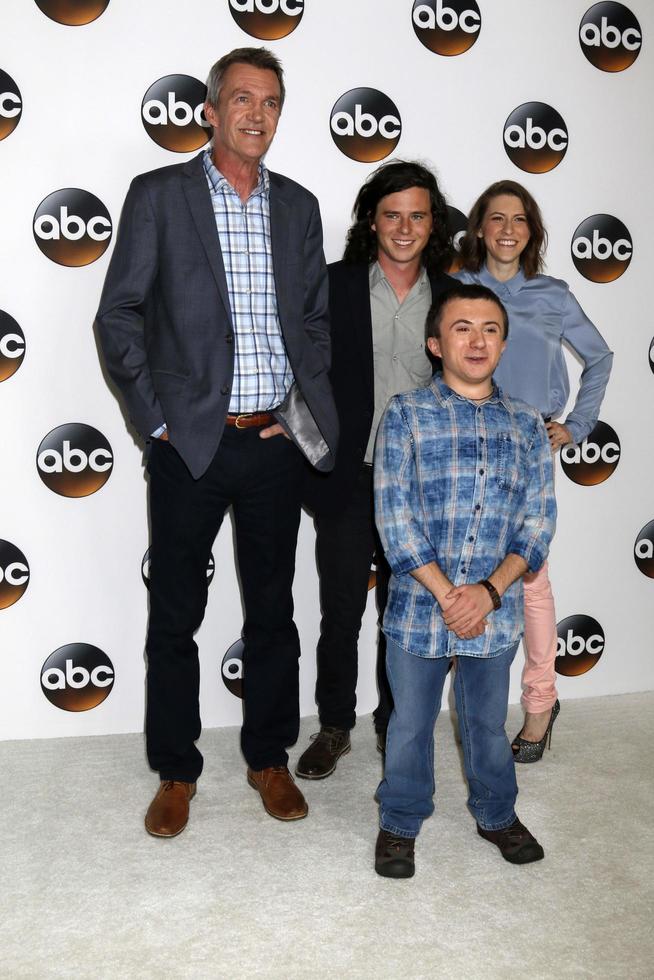 los angeles - aug 6 neil vlieg, Charlie mcdermott, zolder scheerder, Eden sher Bij de abc tca zomer 2017 partij Bij de Beverly hilton hotel Aan augustus 6, 2017 in Beverly heuvels, ca foto