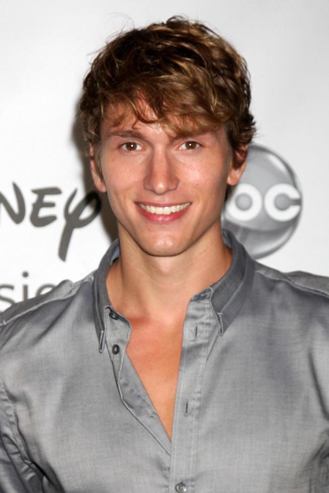 los angeles - aug 7 - Benjamin steen aankomen Bij de Disney abc televisie groep 2011 zomer druk op tour partij Bij Beverly hilton hotel Aan augustus 7, 2011 in Beverly heuvels, ca foto