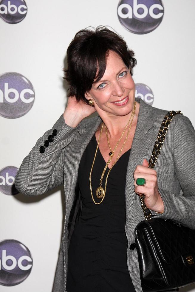 los angeles - jan 10 - allison janney arriveert Bij de Disney abc televisie groep s tca winter 2011 druk op tour partij Bij langham Huntington hotel Aan januari 10, 2011 in pasadena, ca foto