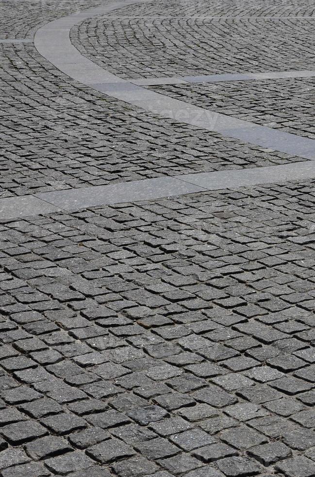 de structuur van de bestrating plaat bestrating stenen van veel klein stenen van een plein vorm onder helder zonlicht foto