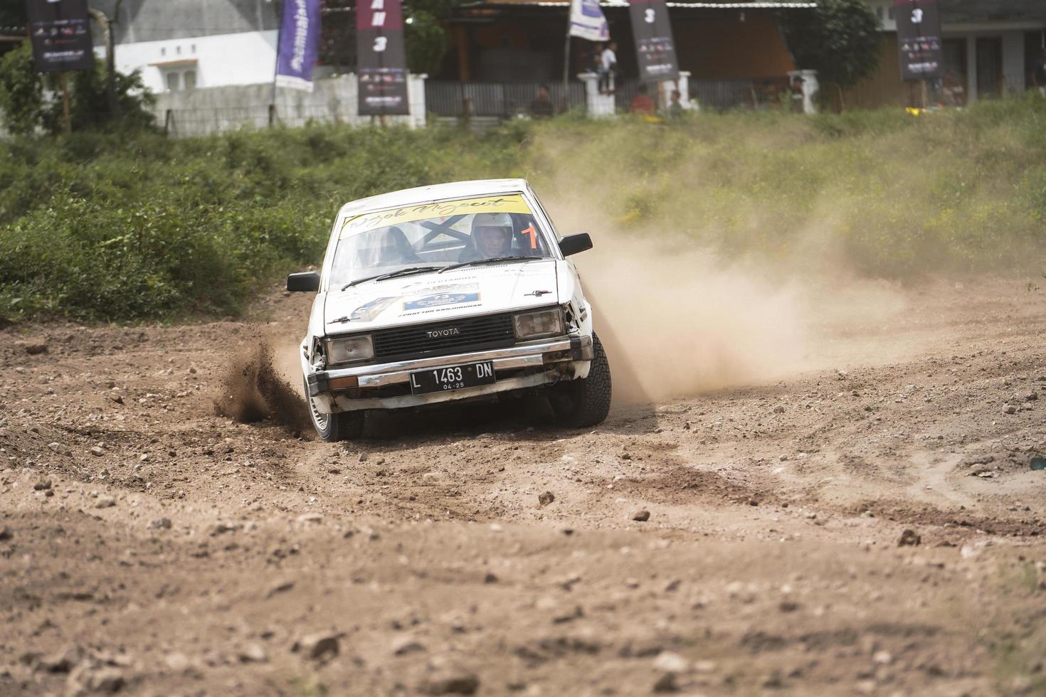 yogakarta, Indonesië - oktober 16, 2022 - racers concurreren in de koning kop sprint rally joggen foto