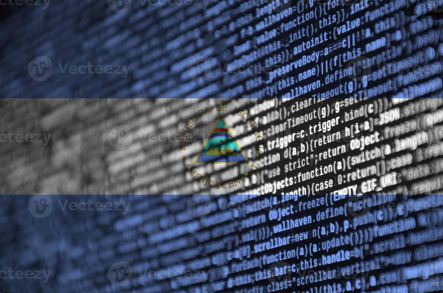 Nicaragua vlag is afgebeeld Aan de scherm met de programma code. de concept van modern technologie en plaats ontwikkeling foto