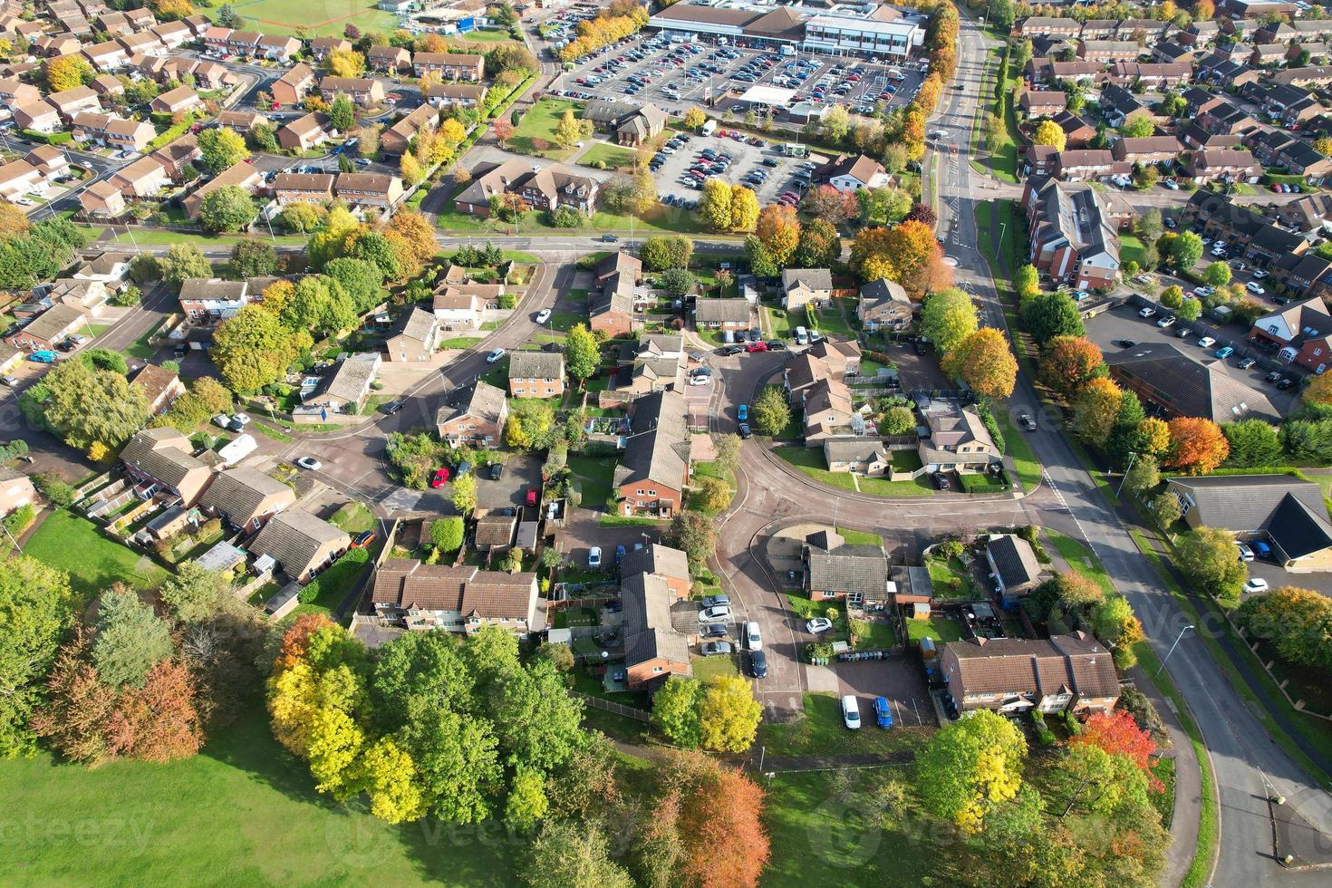 prachtig antenne visie van Brits dorp, drone's hoog hoek beeldmateriaal foto