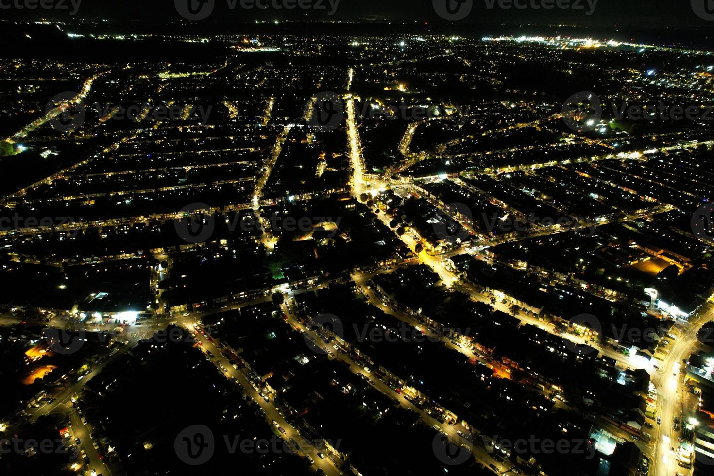 verlichte stad, antenne beeldmateriaal Bij nacht foto