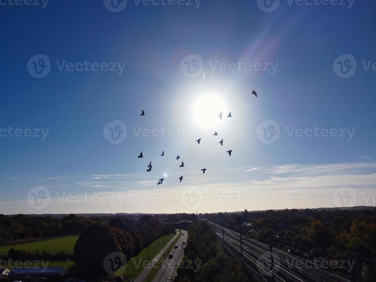 hoog hoek antenne visie van Brits stad Aan mooi dag van winter foto