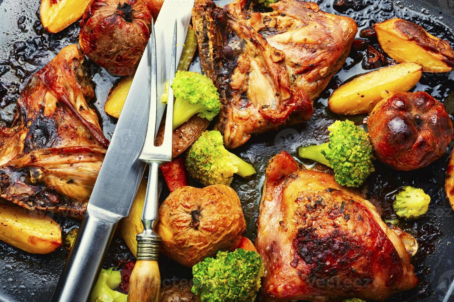 pittig gebakken kip vlees, voedsel achtergrond foto