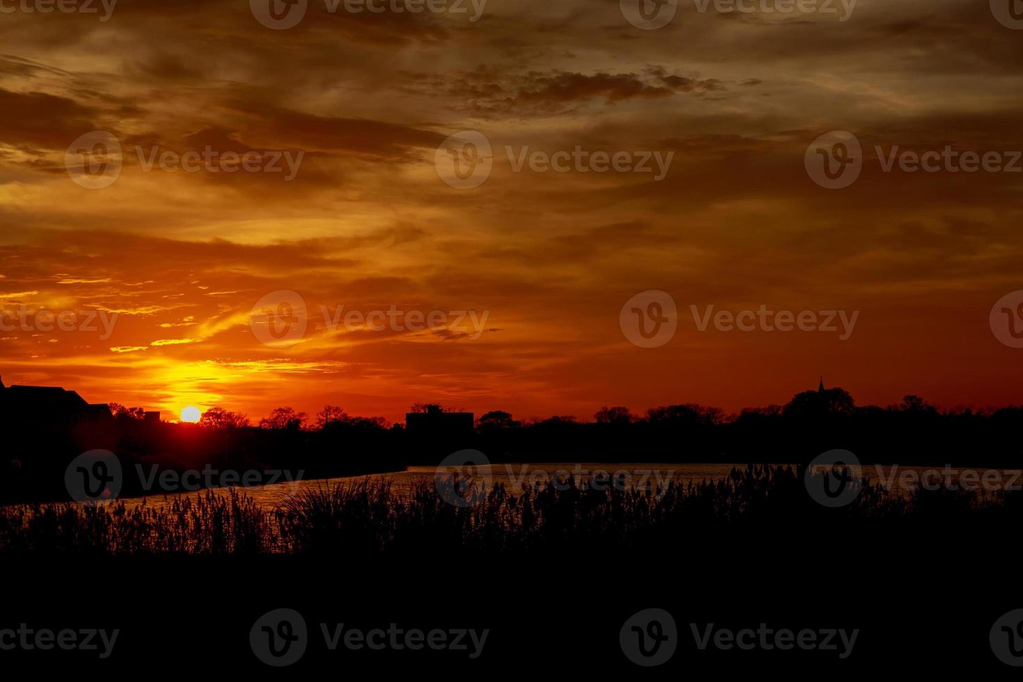 zonsondergang rode lucht wolk cloudscape, landschap foto