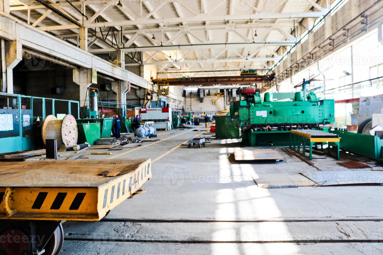 groot industrieel productie kamer van de werkplaats met uitrusting voor de productie van Reserve onderdelen, metaal onderdelen in de olie raffinaderij, petrochemisch, chemisch industrieel plant, onderneming foto