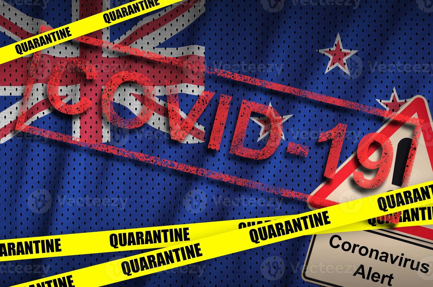 nieuw Zeeland vlag en covid-19 quarantaine geel plakband met rood stempel. coronavirus of 2019-ncov virus foto