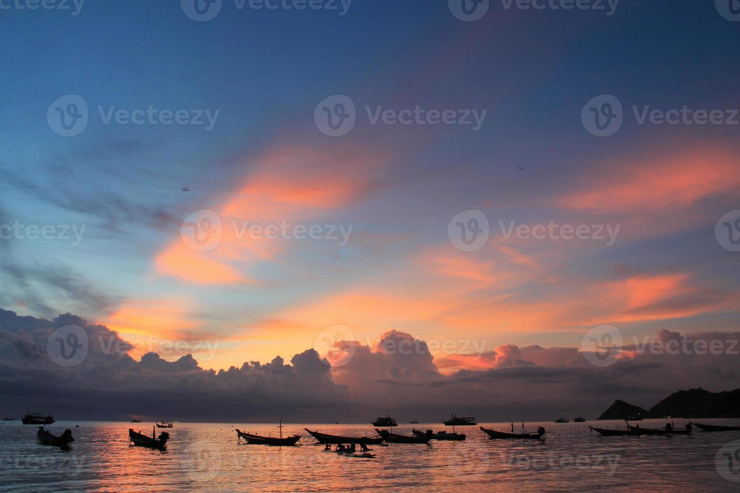 prachtige zonsondergang op het eiland Koh Tao foto