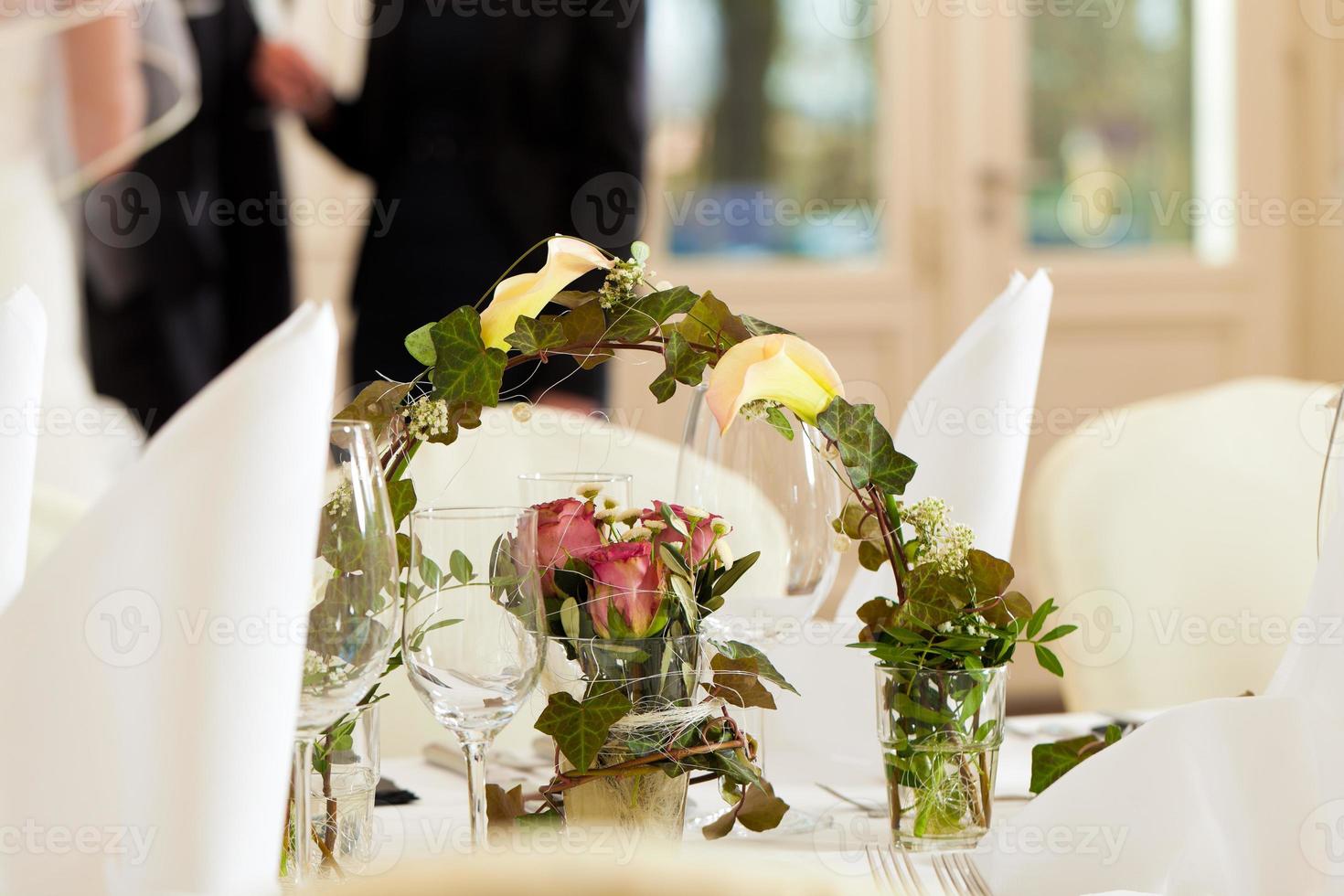 tafel op een bruiloftsfeest foto